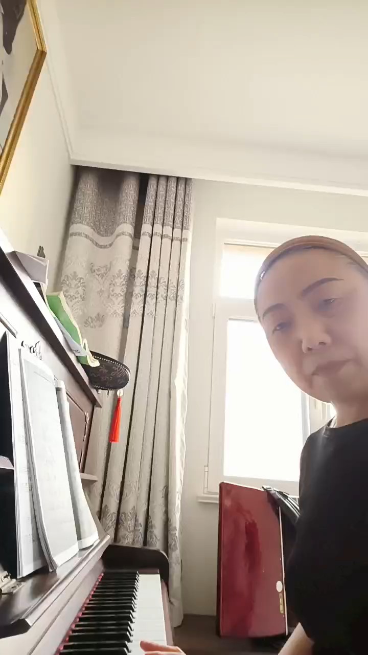 一首非常舒缓的钢琴曲，听着此曲感觉心情特轻松