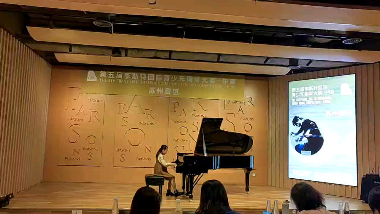 得了二等獎(jiǎng)，拿了一個(gè)獎(jiǎng)牌，繼續(xù)加油??
