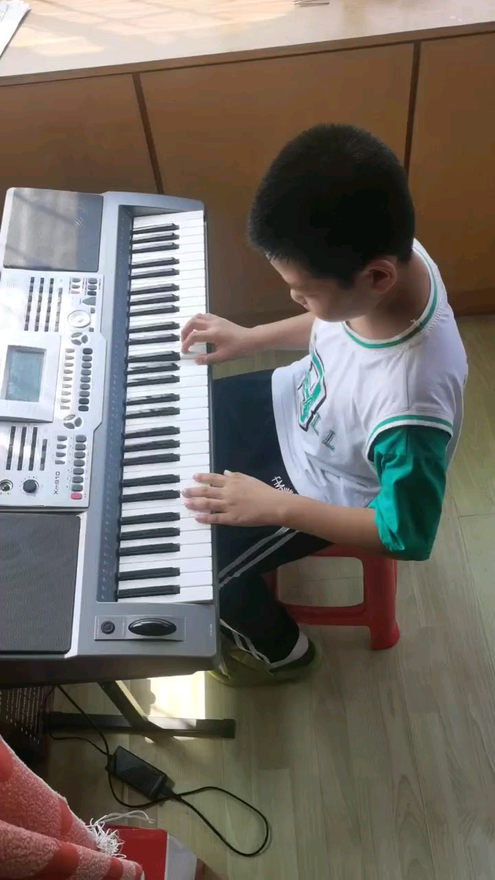 这首歌曲很好听
