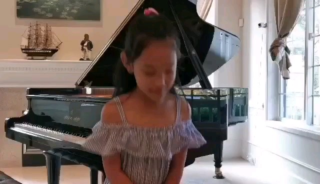 九岁小孙女参加巴赫曲目比赛获奖