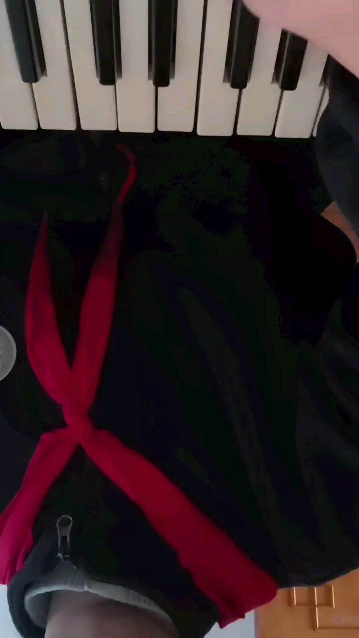 爷爷的老钢琴。