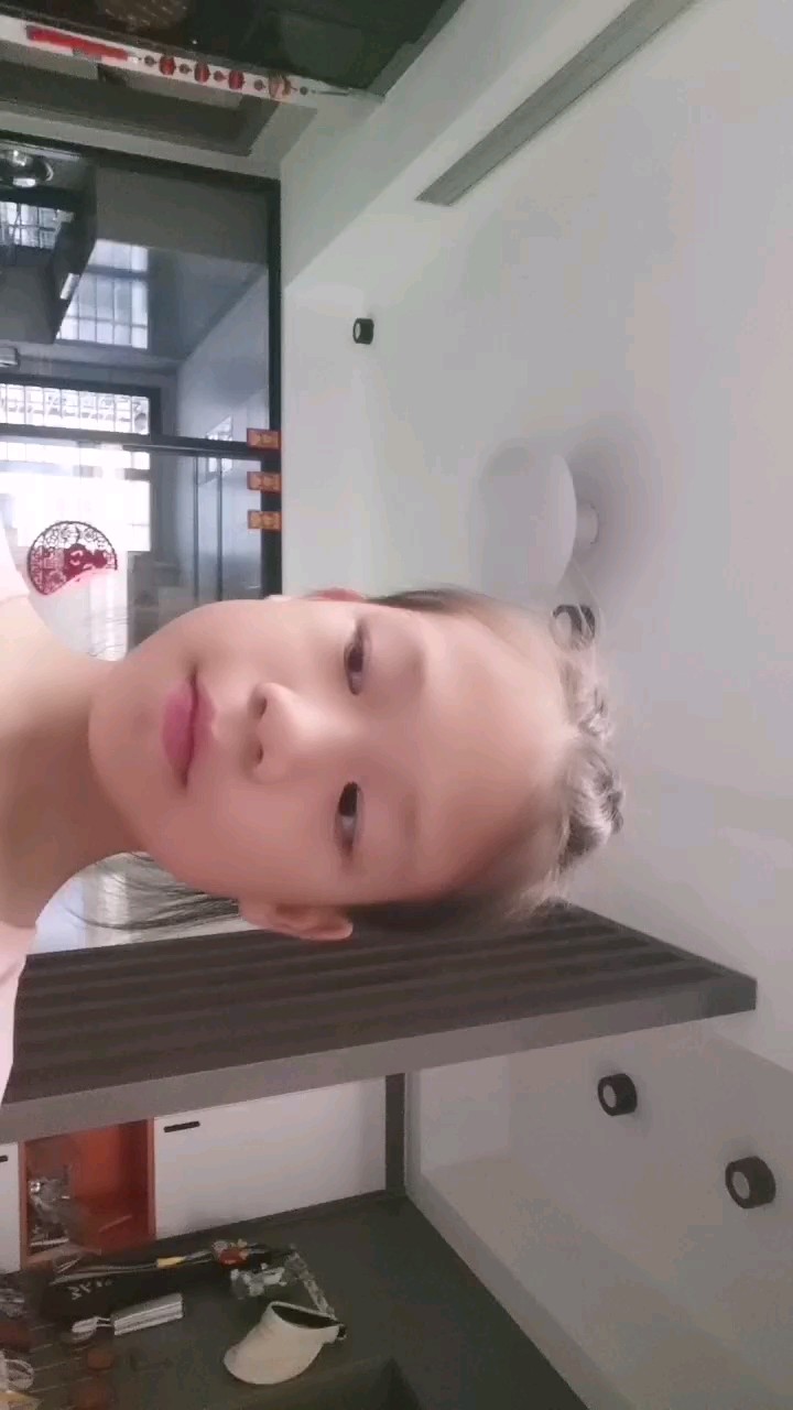 开头，不喜勿喷，人有点丑