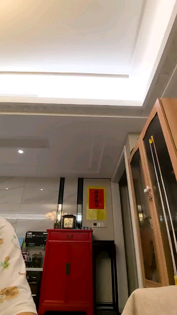 本人是因为有钢琴软件，觉得钢琴很有意思，就买了一个是真的没碰过钢琴所以大家轻点喷。