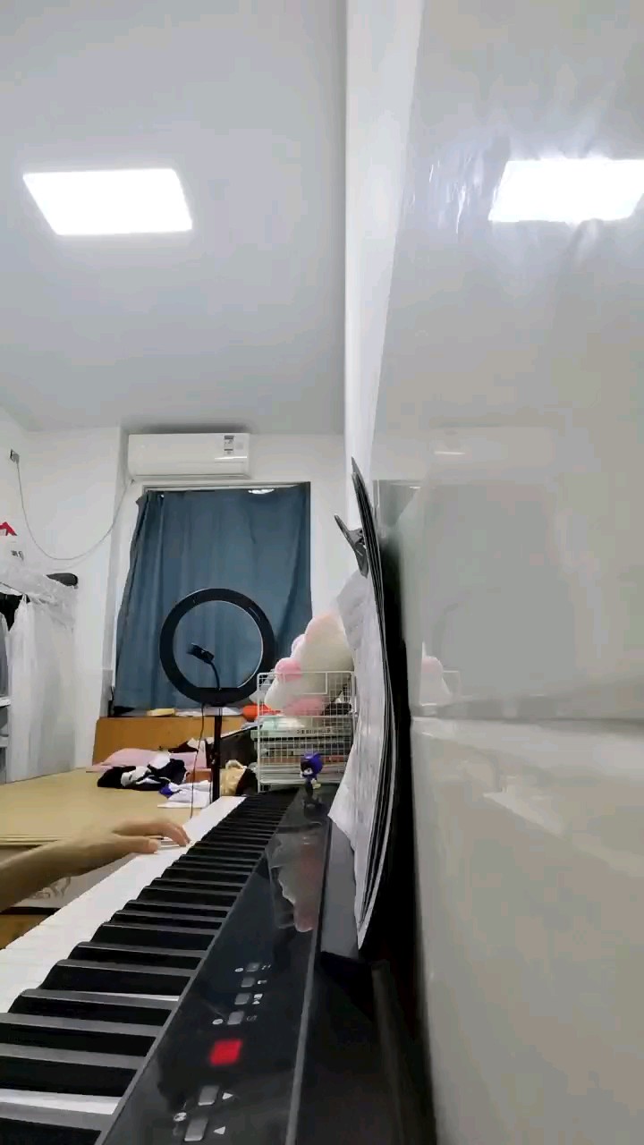 房间好乱不要在意