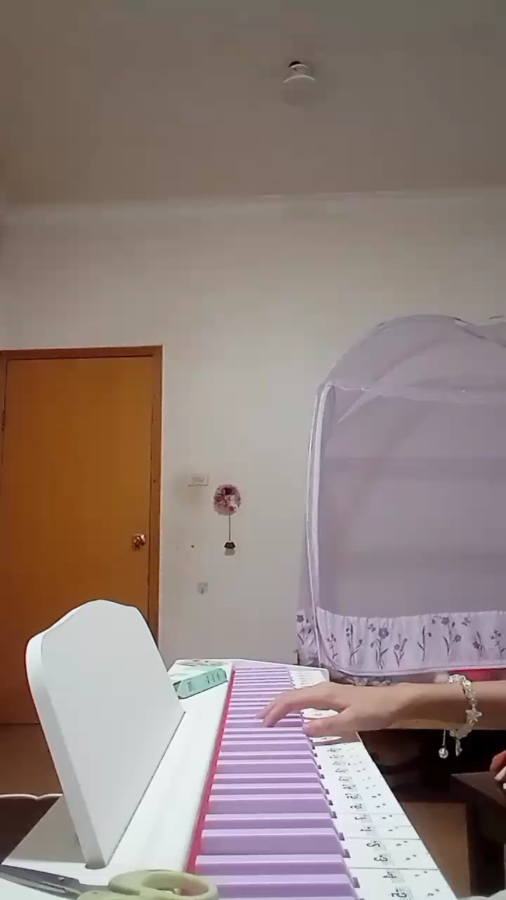 自学钢琴，请喷轻点