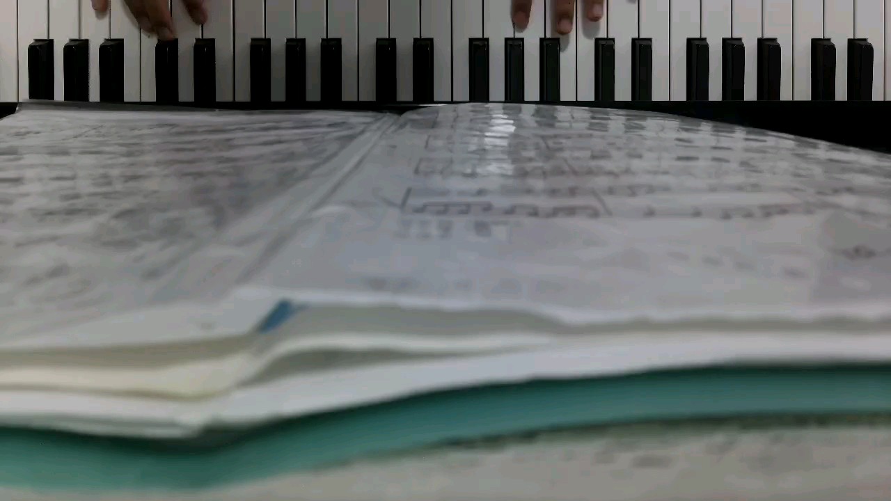 爱只能在回忆里完整……