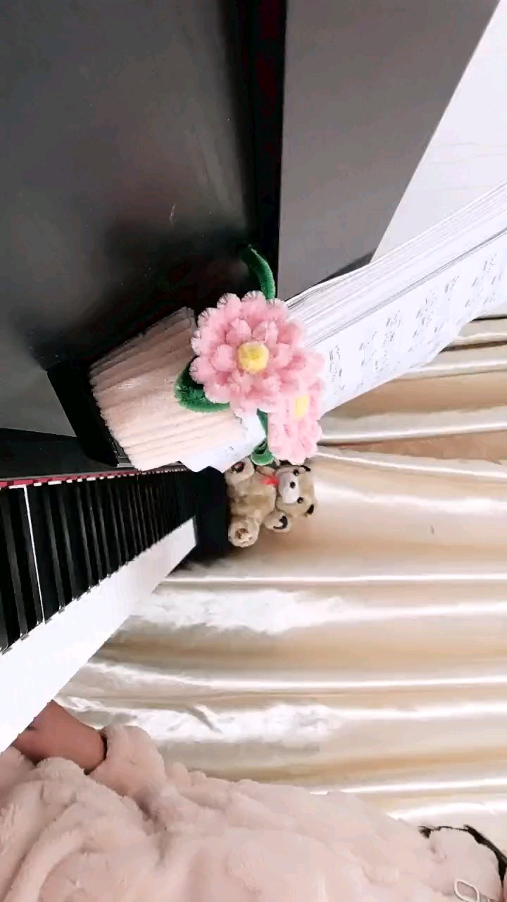 歌曲优美动听。简单易学。