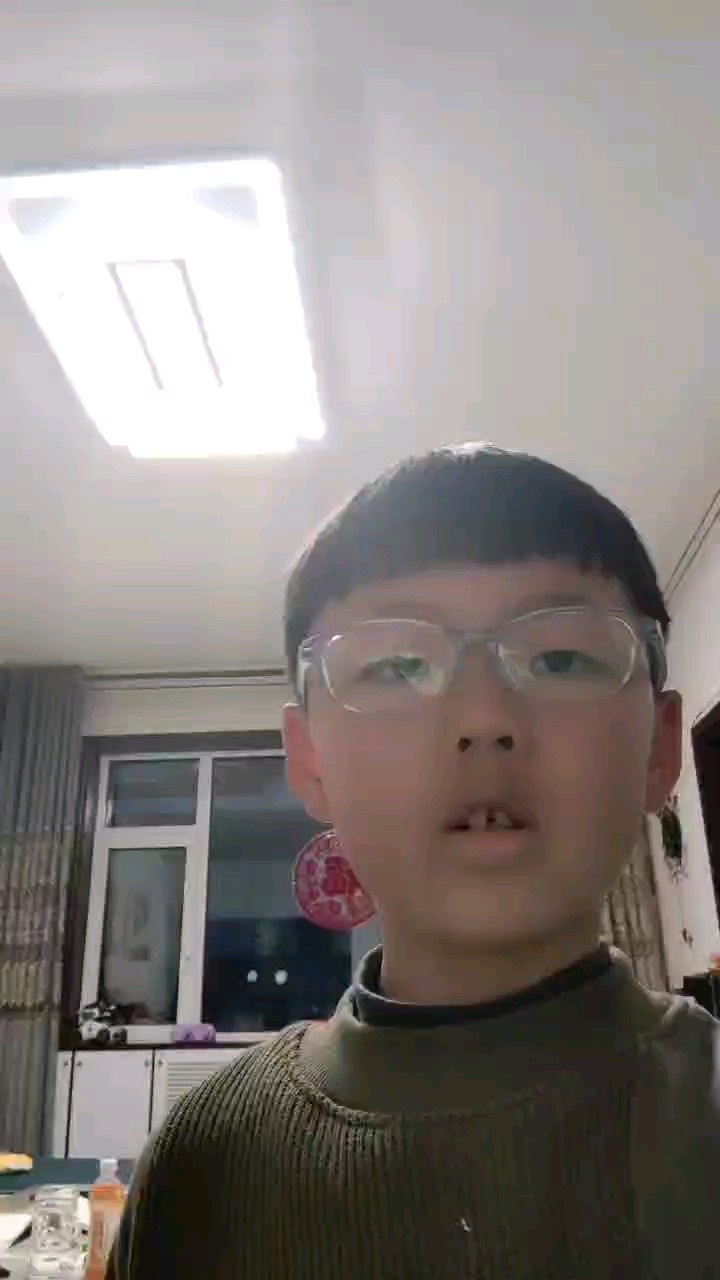 桃花红杏花白。