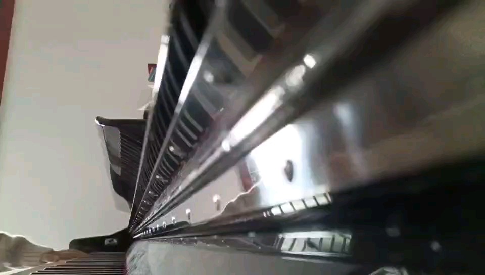 很喜欢的小片段，不过弹得有杂音啦