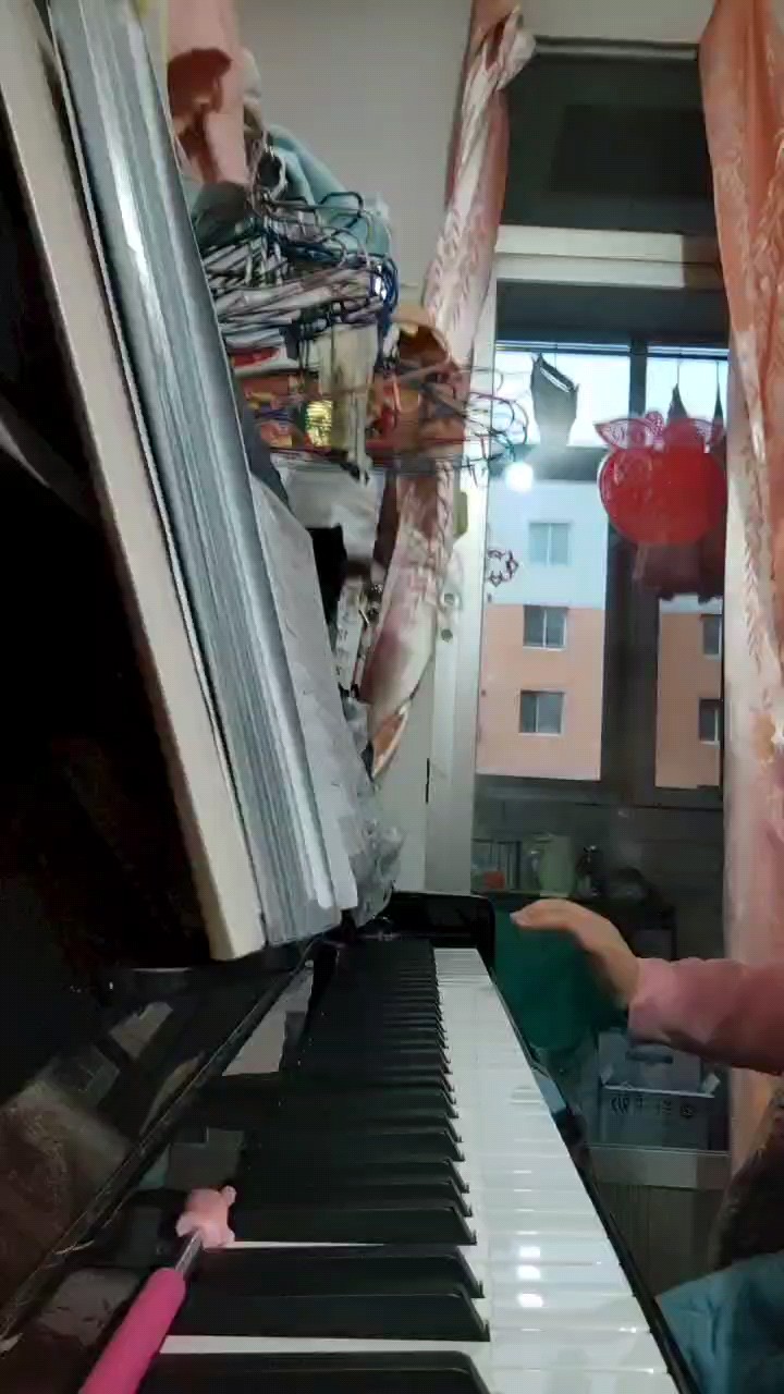 我们不要忘了先辈的牺牲，爱祖国，爱人民