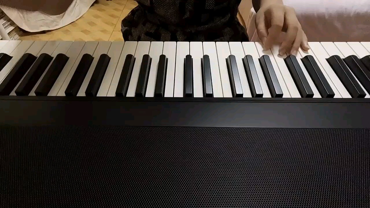 “为什么爱过的人都装作没爱过”
没有琴谱，纯听音自弹（所以没有配左手），有错请指正，顺便支持一下吧。😝