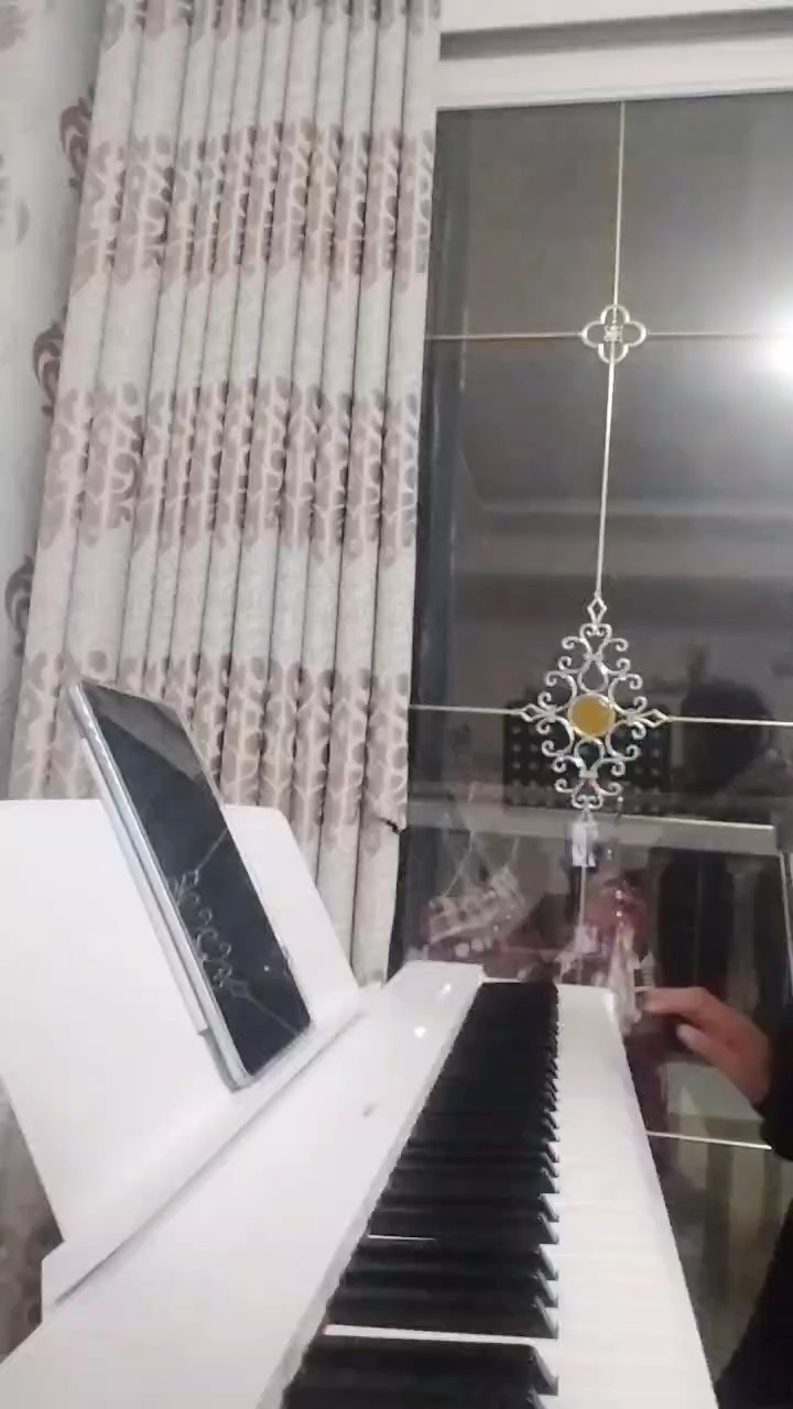 我不是在弹琴，我是在画世界