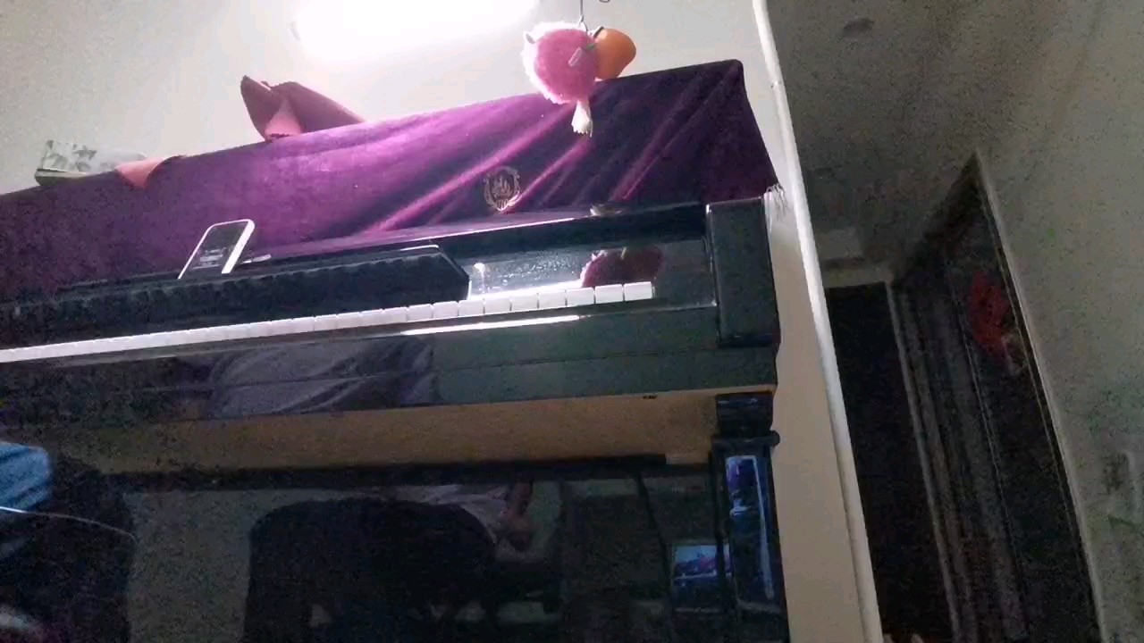 “从前从前，有个人爱你很久，但偏偏，风渐渐，把距离吹得好远。”