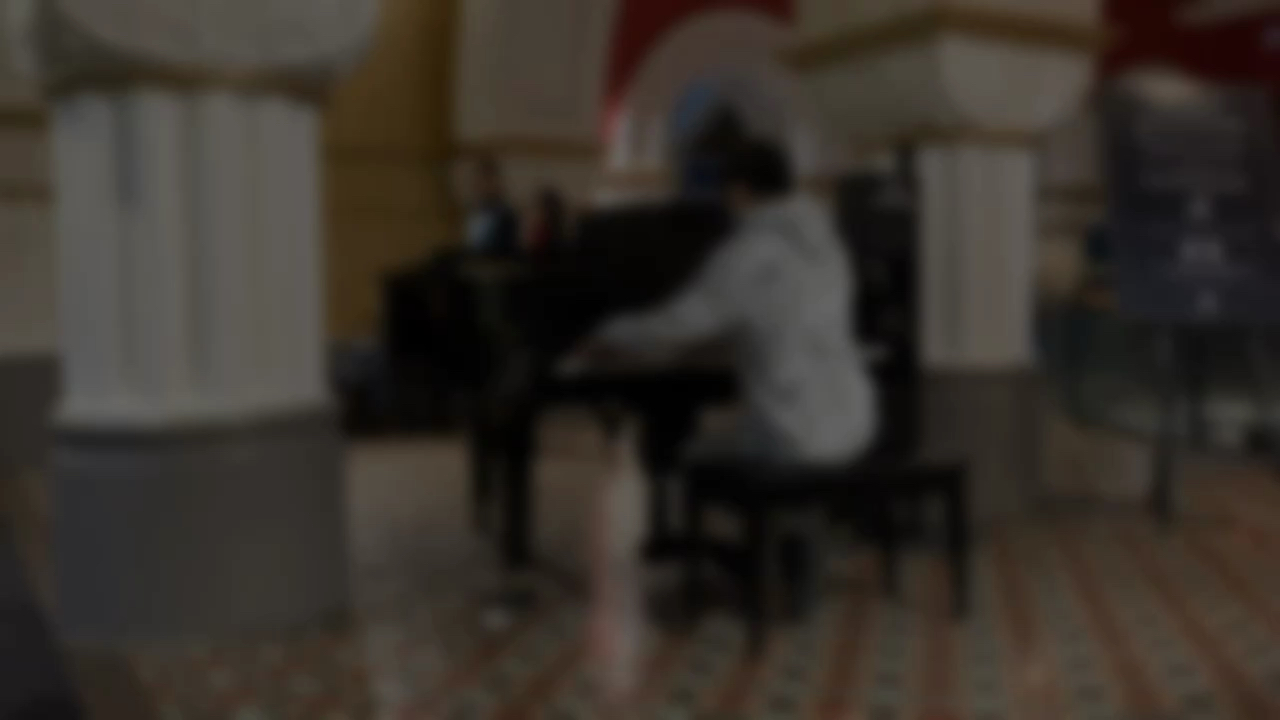 小伙子的QVB公共钢琴试炼 【3】，继续练胆[Smart] — 肖邦练习曲 op10 No.1 waterfall 
#钢琴 #肖邦 #悉尼 #QVB #公共钢琴